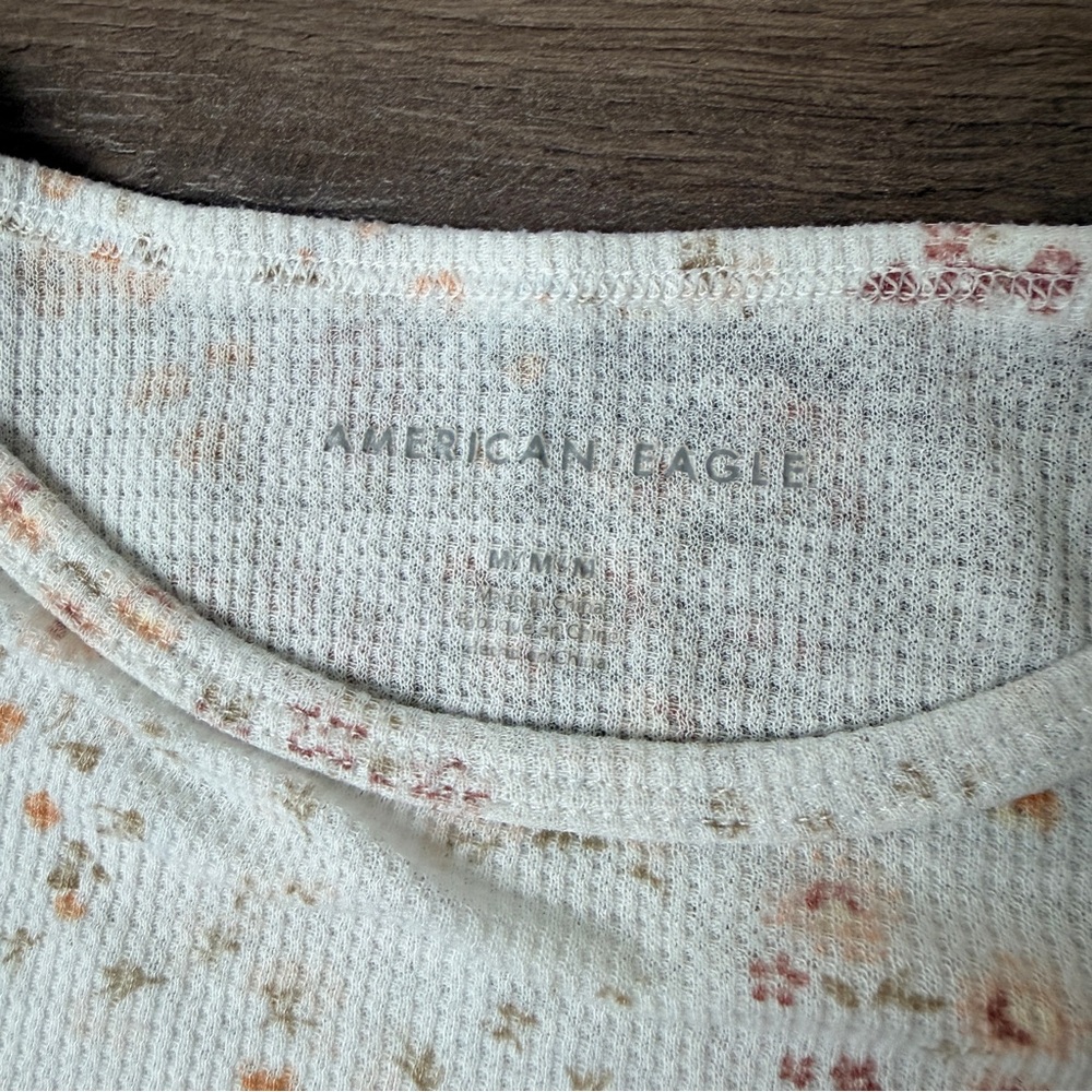 Soft & Sheer American Eagle Outfitters Cream Floral Ribbed Crop Top Baby Tee M - Picture 2 of 7